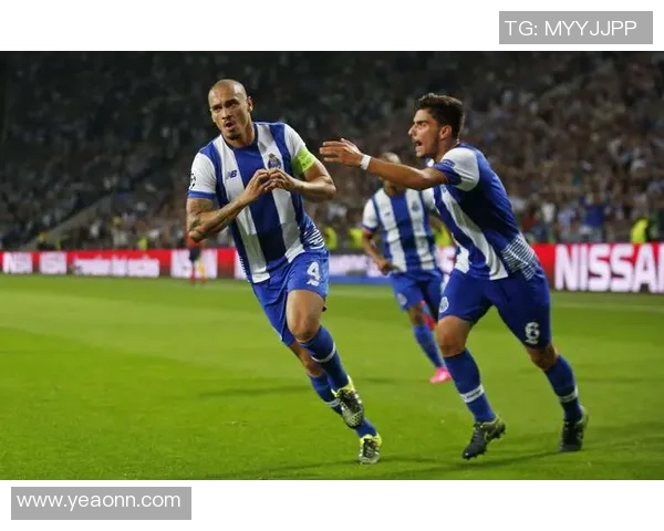 欧冠激战：曼联与波尔图战成平局乌龙球成比赛转折点分析